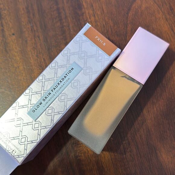 Revolution Glow Skin Luminous Foundation FX 11.5 Deep Medium Skin Olive Underton - Picture 3 of 5